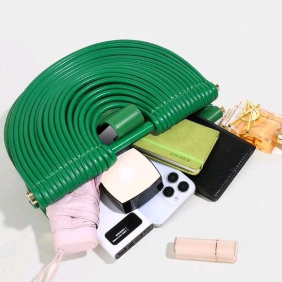 Elegant Silver Clutch Bag - Picture 13 of 16